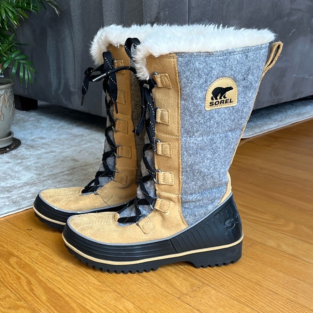 Sorel Women's Tan and Gray Winter Boots